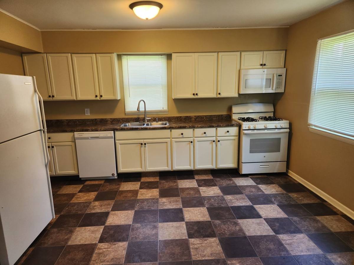 House for rent at 5254 S 49th St, Omaha, NE 68117