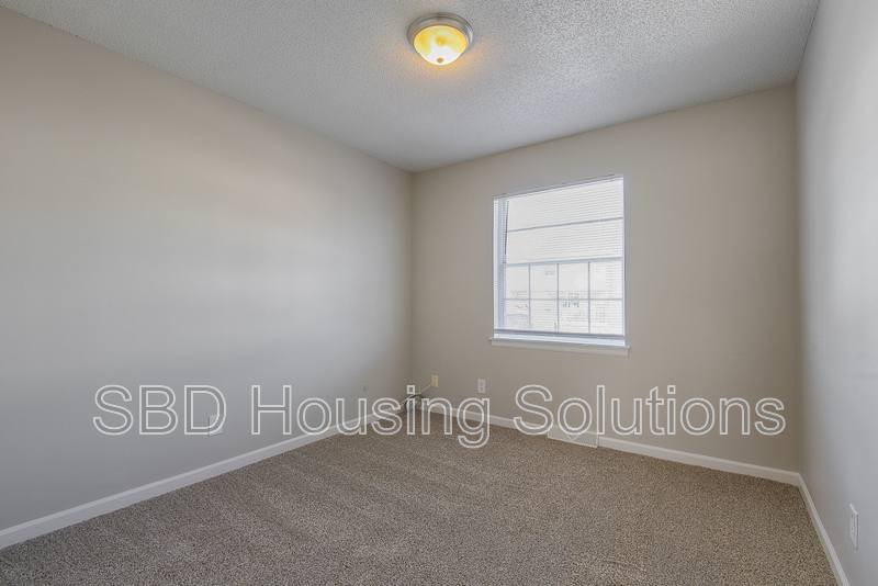 Townhouse for rent at 6621 E 128th St, Grandview, MO 64030