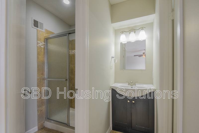 Townhouse for rent at 6621 E 128th St, Grandview, MO 64030