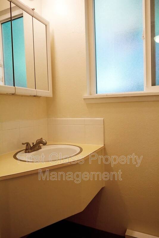 Townhouse for rent at 1673 Dollar St, West Linn, OR 97068