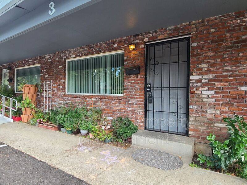 Townhouse for rent at 1673 Dollar St, West Linn, OR 97068