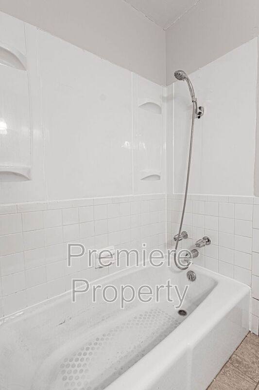 Townhouse for rent at 4329 Sterling Ave, Kansas City, MO 64133