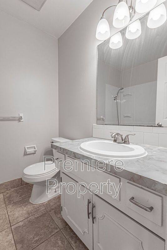 Townhouse for rent at 4329 Sterling Ave, Kansas City, MO 64133