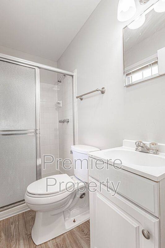 Townhouse for rent at 4329 Sterling Ave, Kansas City, MO 64133