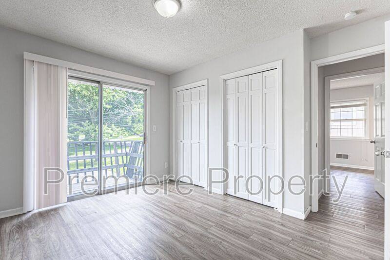 Townhouse for rent at 4329 Sterling Ave, Kansas City, MO 64133