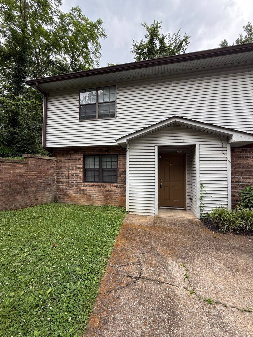 Townhouse for rent at 104 106 Reeves St, Dickson, TN 37055