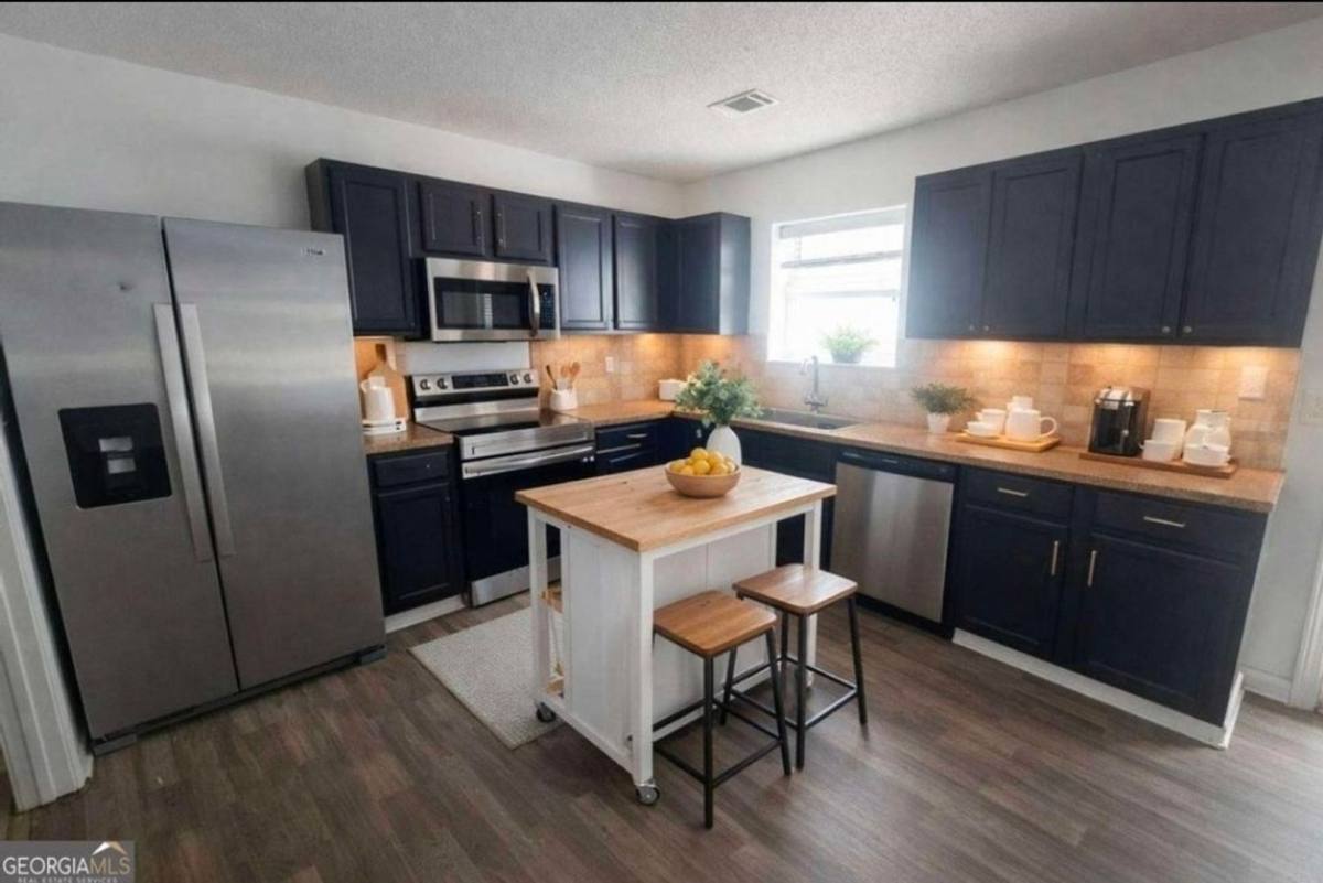 House for rent at 621 Hillandale Park Dr, Lithonia, GA 30058