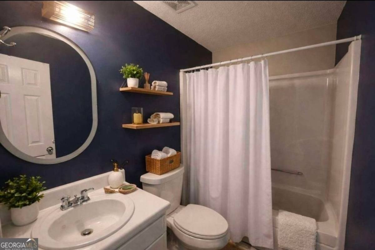 House for rent at 621 Hillandale Park Dr, Lithonia, GA 30058