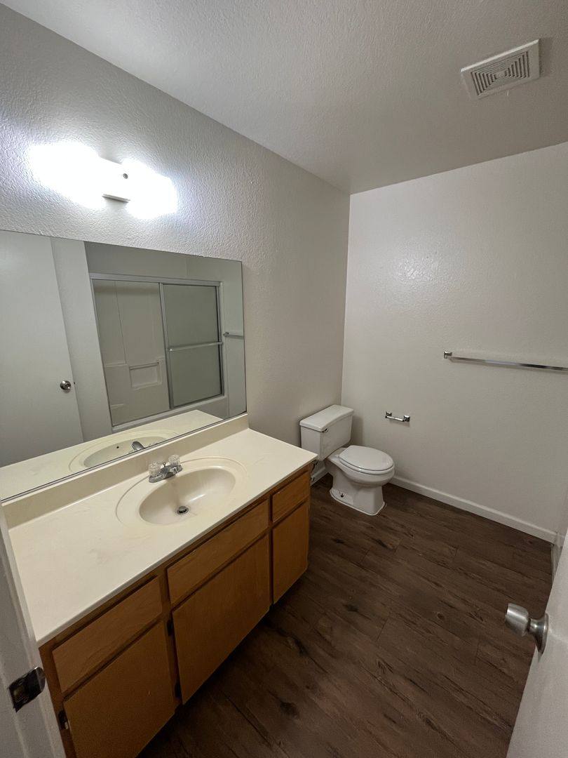 Apartment for rent at 206 E Mill Ave, Porterville, CA 93257