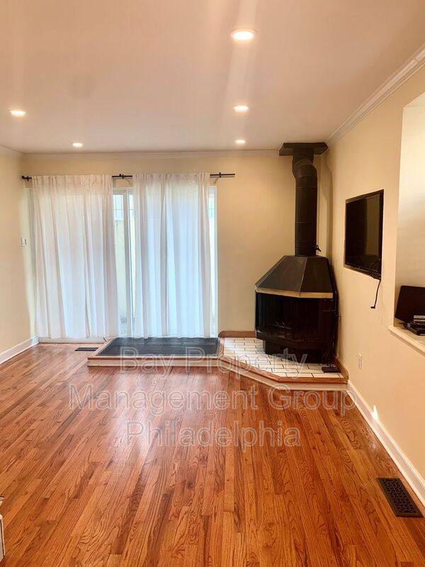 House for rent at 838 Kater St, Philadelphia, PA 19147