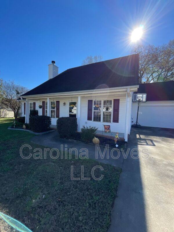 House for rent at 22 Acklen Dr, Simpsonville, SC 29681