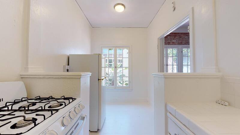Apartment for rent at 21 Westminster Ave #202, Venice, CA 90291