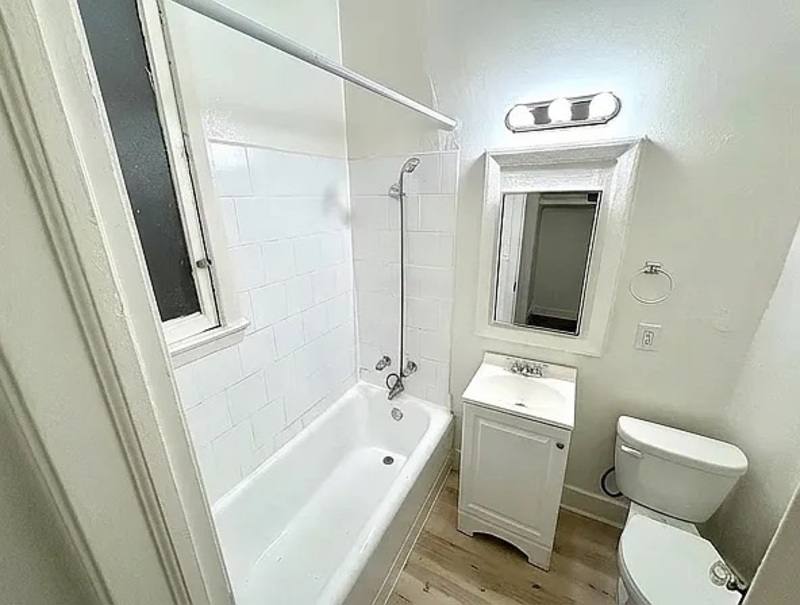 Apartment for rent at 21 Westminster Ave #202, Venice, CA 90291