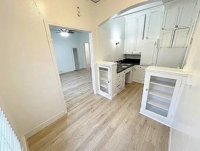 Apartment for rent at 21 Westminster Ave #202, Venice, CA 90291