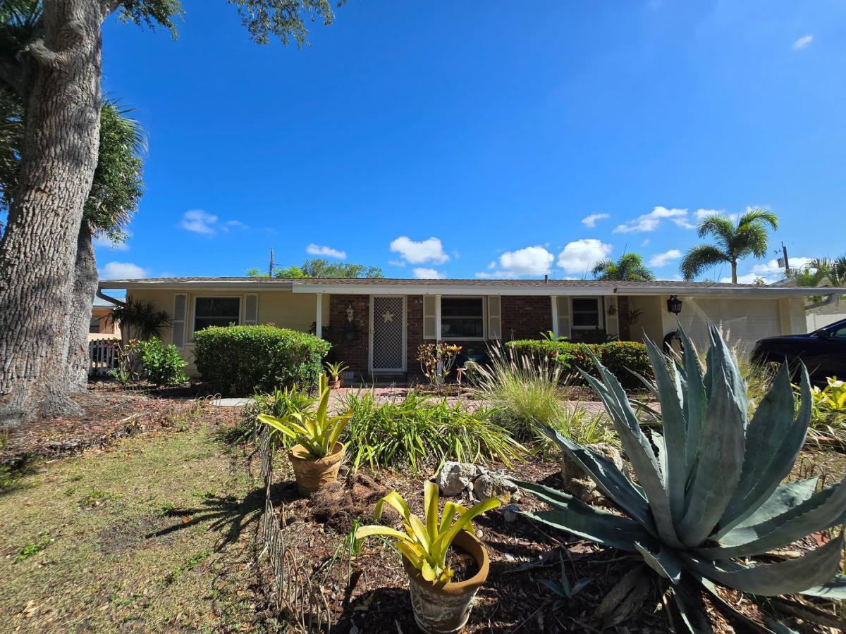 House for rent at 2441 Gulf Gate Dr, Sarasota, FL 34231
