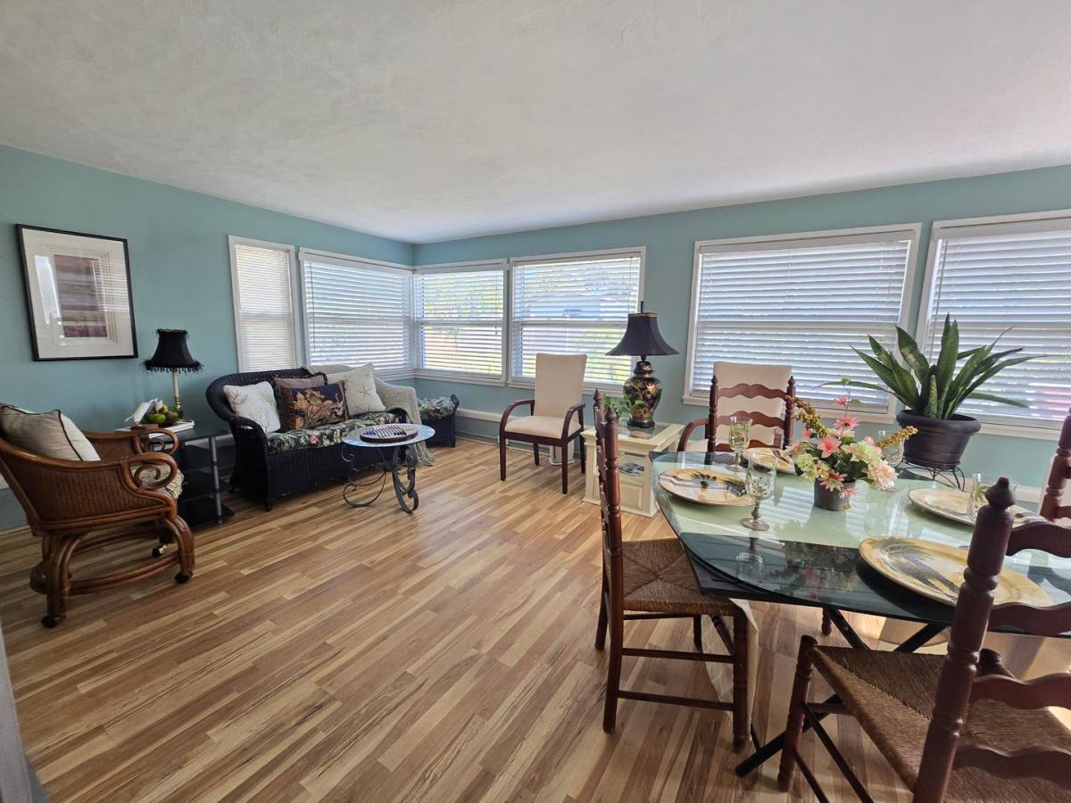 House for rent at 2441 Gulf Gate Dr, Sarasota, FL 34231