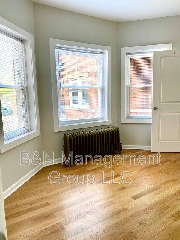 Apartment for rent at 1059 W Dakin #3, Chicago, IL 60613