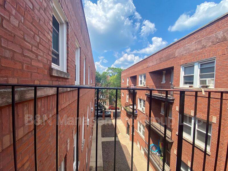 Apartment for rent at 1059 W Dakin #3, Chicago, IL 60613