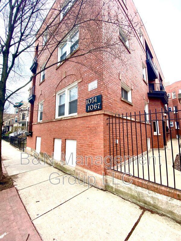 Apartment for rent at 1059 W Dakin #3, Chicago, IL 60613