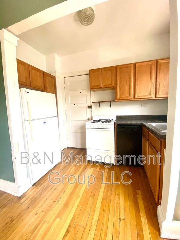 Apartment for rent at 1059 W Dakin #3, Chicago, IL 60613