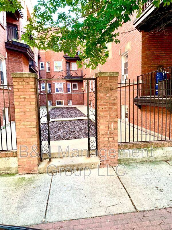 Apartment for rent at 1059 W Dakin #3, Chicago, IL 60613
