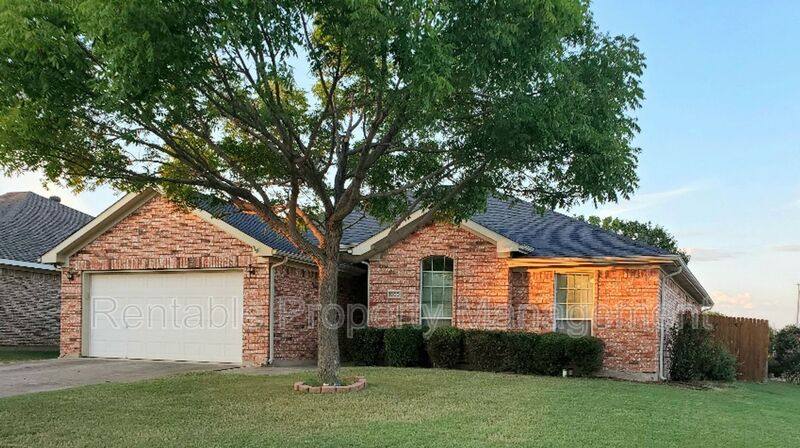 House for rent at 1000 Eden St, Burleson, TX 76028