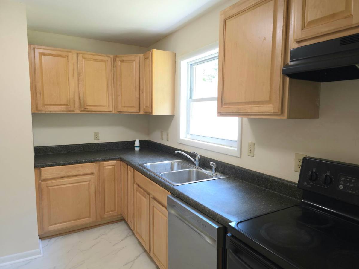 House for rent at 87 Kendall Dr, Newport News, VA 23601