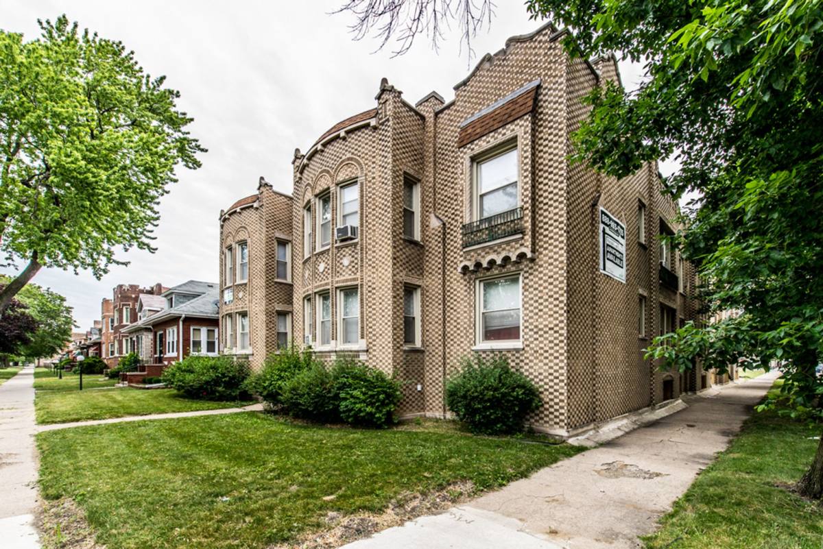 Apartment for rent at 7955 S Calumet Ave, Chicago, IL 60619