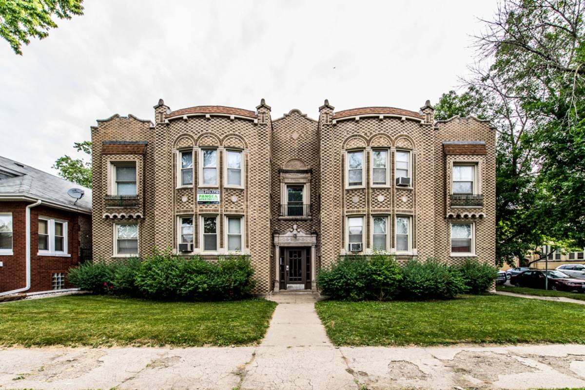 Apartment for rent at 7955 S Calumet Ave, Chicago, IL 60619