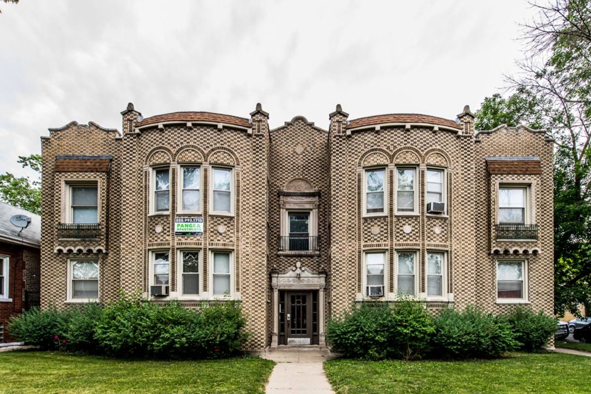 Apartment for rent at 7955 S Calumet Ave, Chicago, IL 60619