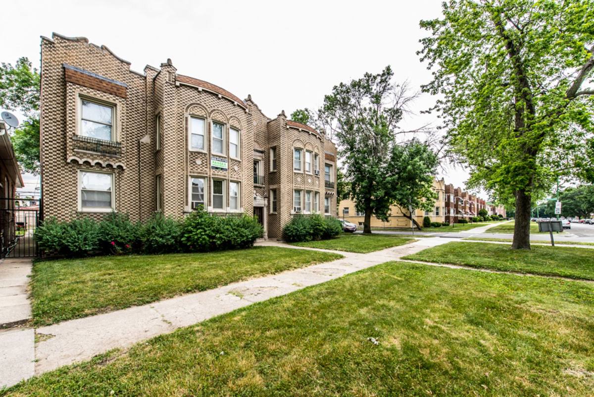 Apartment for rent at 7955 S Calumet Ave, Chicago, IL 60619