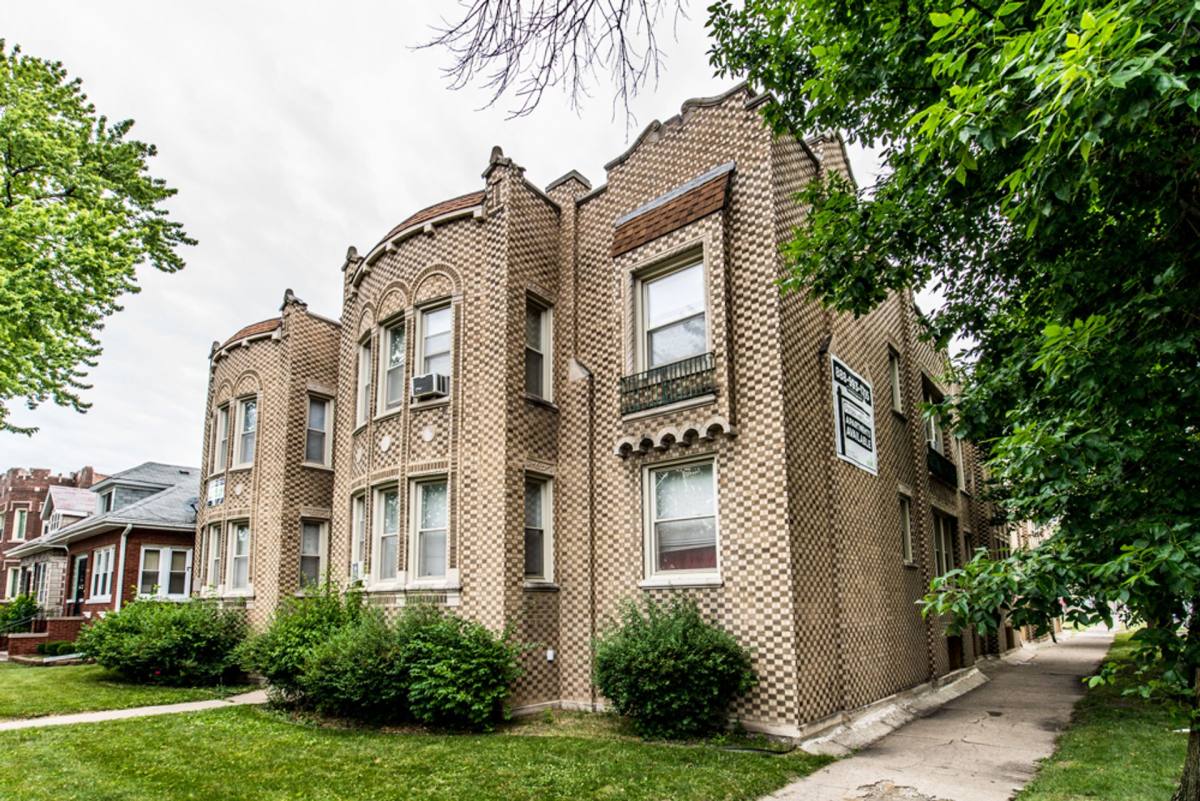 Apartment for rent at 7955 S Calumet Ave, Chicago, IL 60619