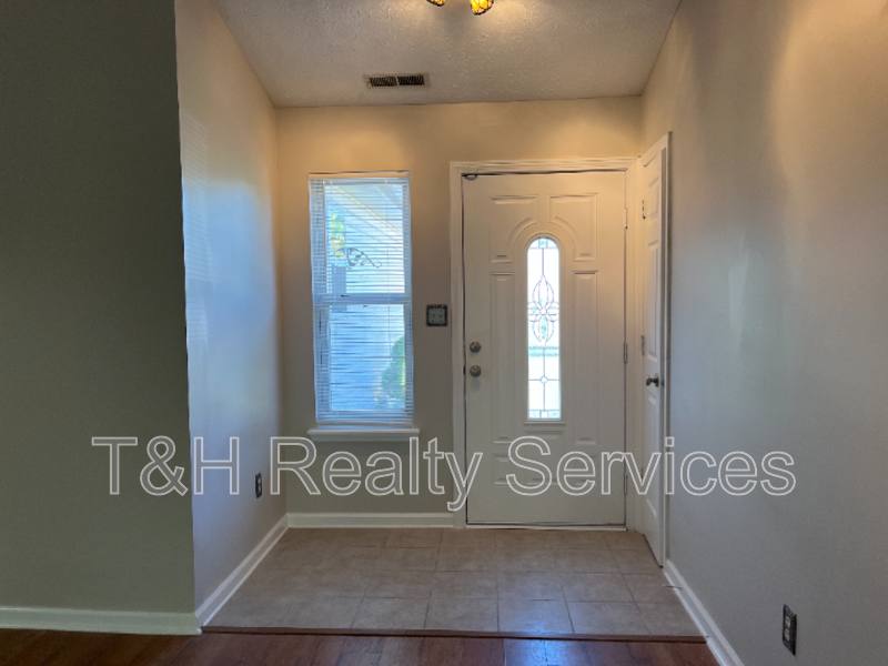 House for rent at 1335 Millridge Dr, Greenwood, IN 46143