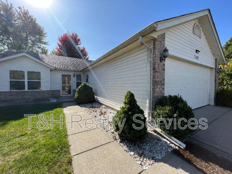 House for rent at 1335 Millridge Dr, Greenwood, IN 46143