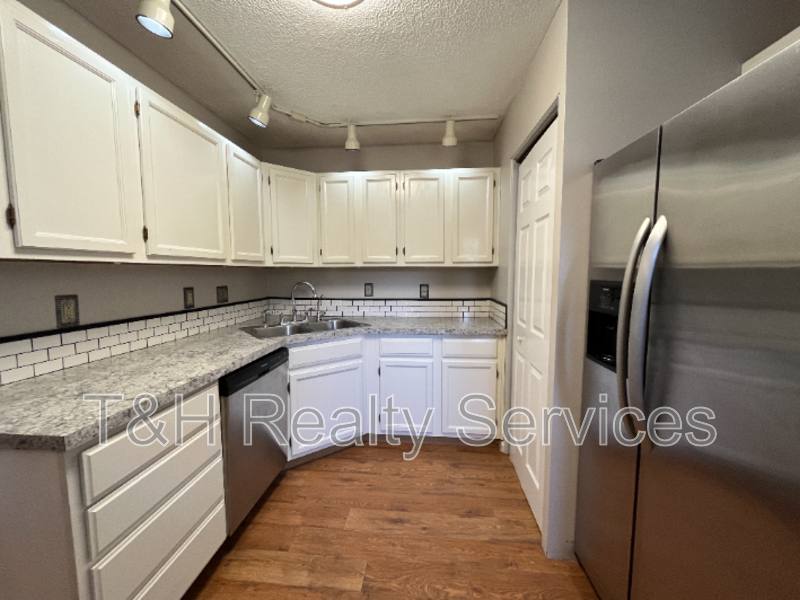 House for rent at 1335 Millridge Dr, Greenwood, IN 46143