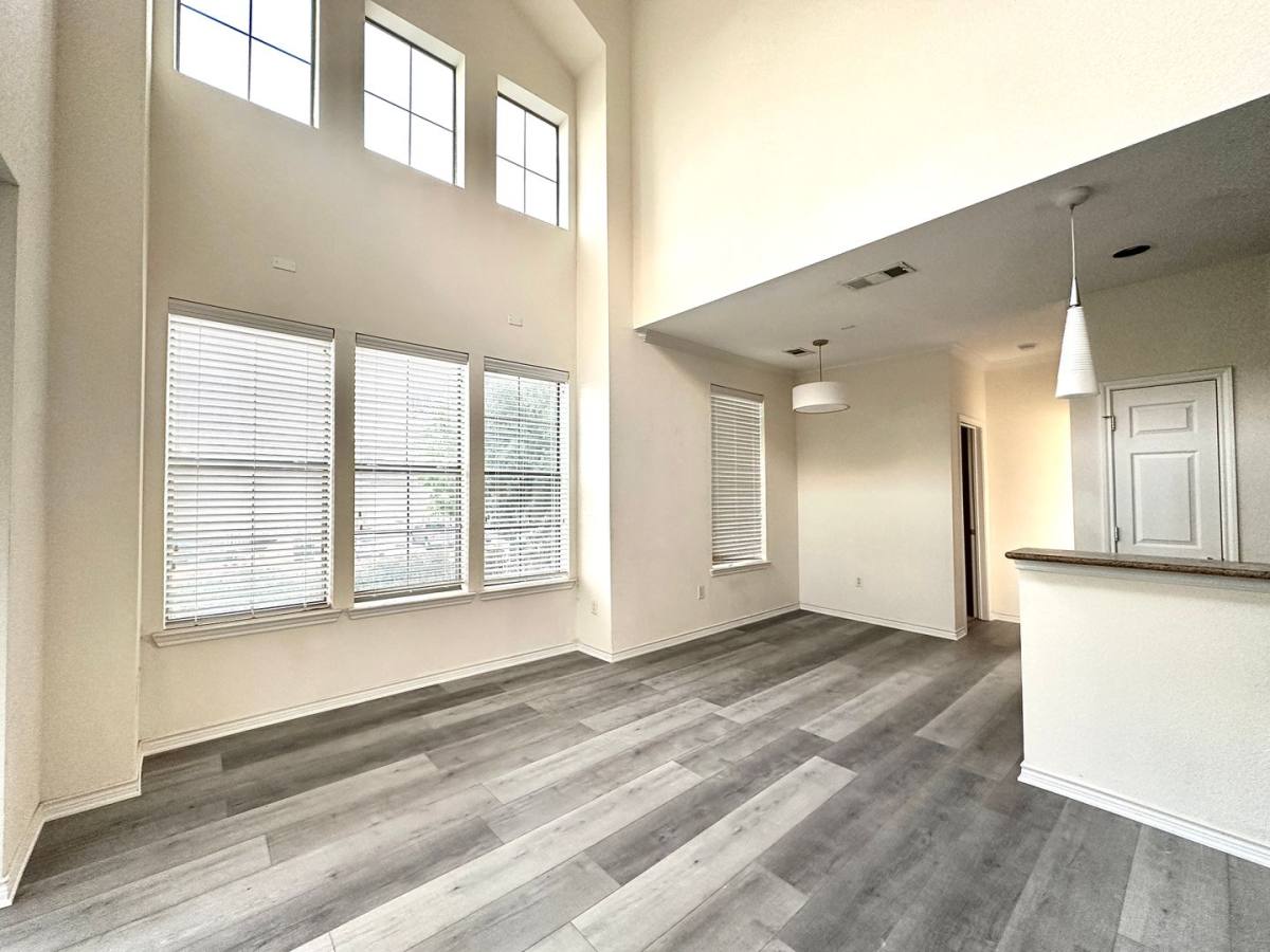 Townhouse for rent at 2002 Azure Pointe, Richardson, TX 75080