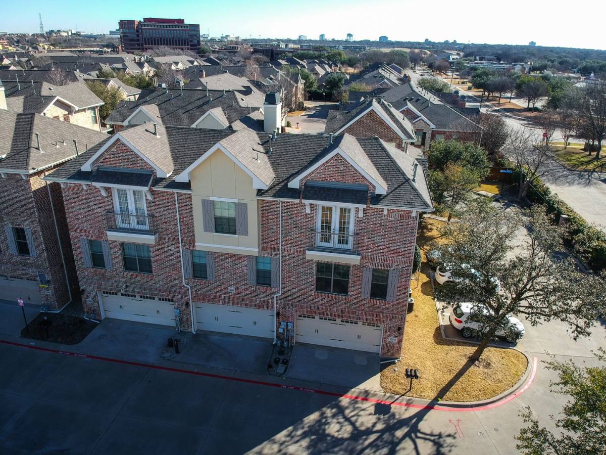 Townhouse for rent at 2002 Azure Pointe, Richardson, TX 75080