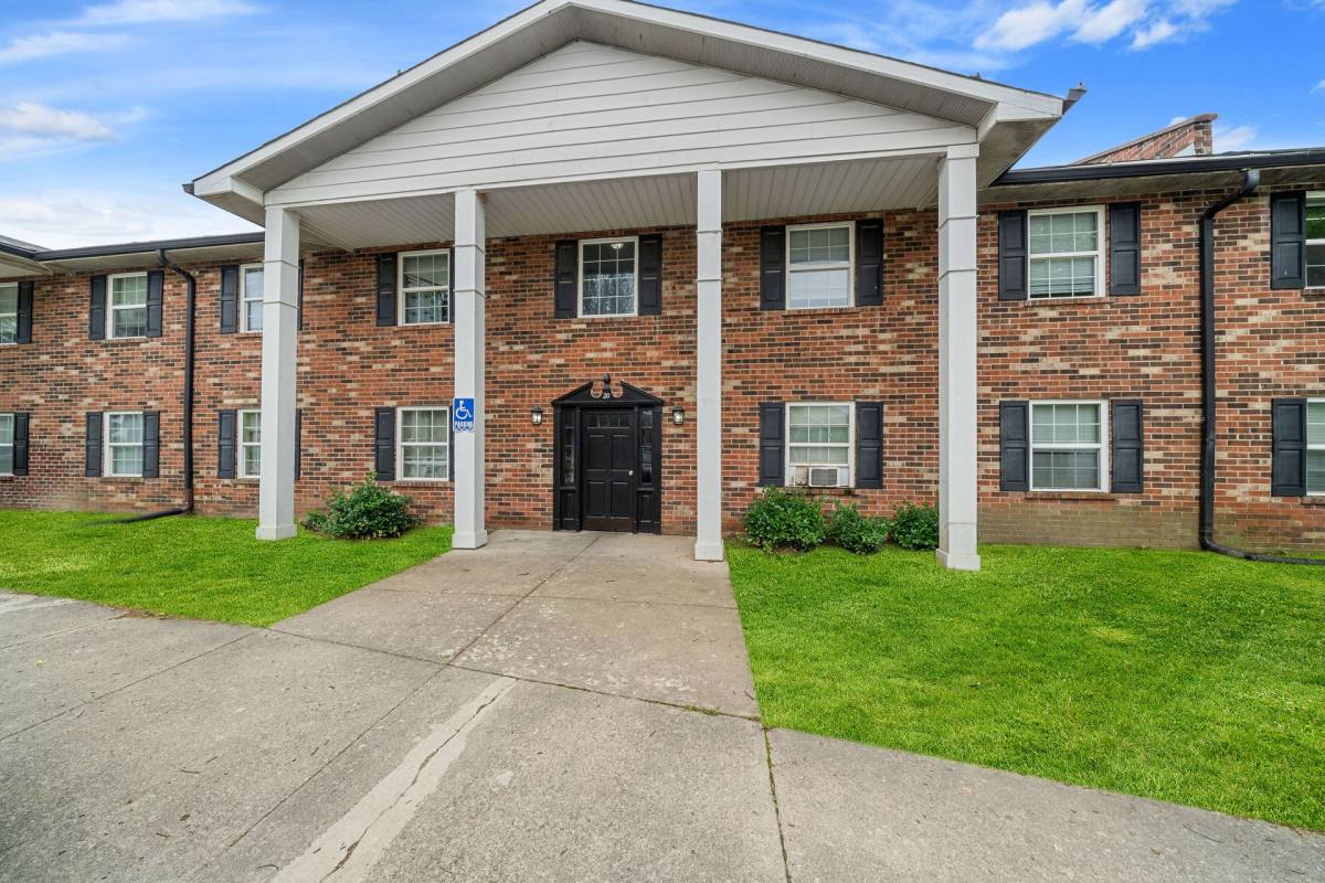 Apartment for rent at 5011 Southside Dr, Louisville, KY 40214