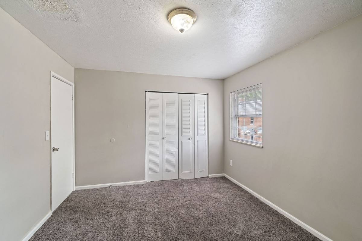 Apartment for rent at 5011 Southside Dr, Louisville, KY 40214