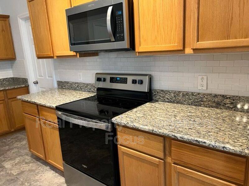 House for rent at 1004 Trickham Dr, Forney, TX 75126
