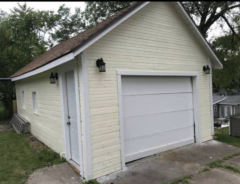 House for rent at 702 S 4th St, Knoxville, IA 50138
