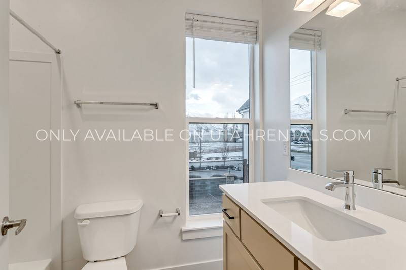 Townhouse for rent at 768 S 1600 W, Mapleton, UT 84664