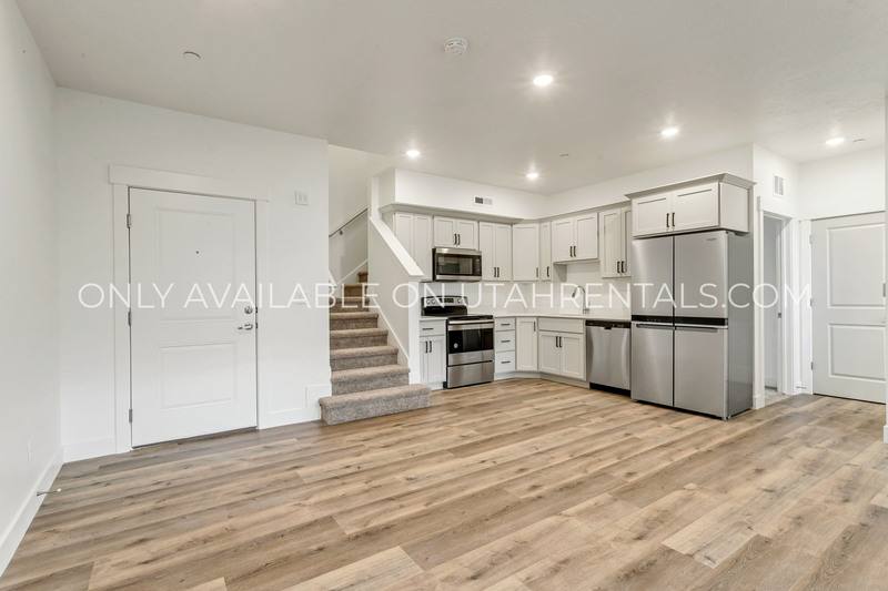 Townhouse for rent at 768 S 1600 W, Mapleton, UT 84664