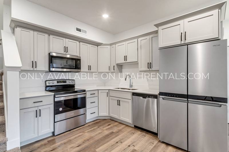 Townhouse for rent at 768 S 1600 W, Mapleton, UT 84664