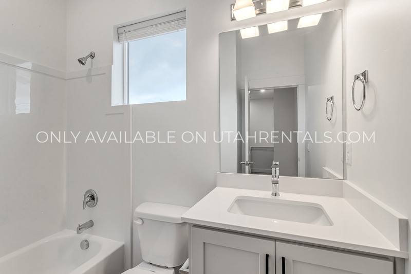 Townhouse for rent at 768 S 1600 W, Mapleton, UT 84664