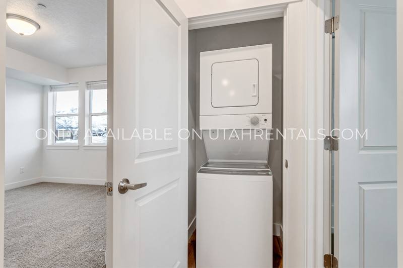 Townhouse for rent at 768 S 1600 W, Mapleton, UT 84664