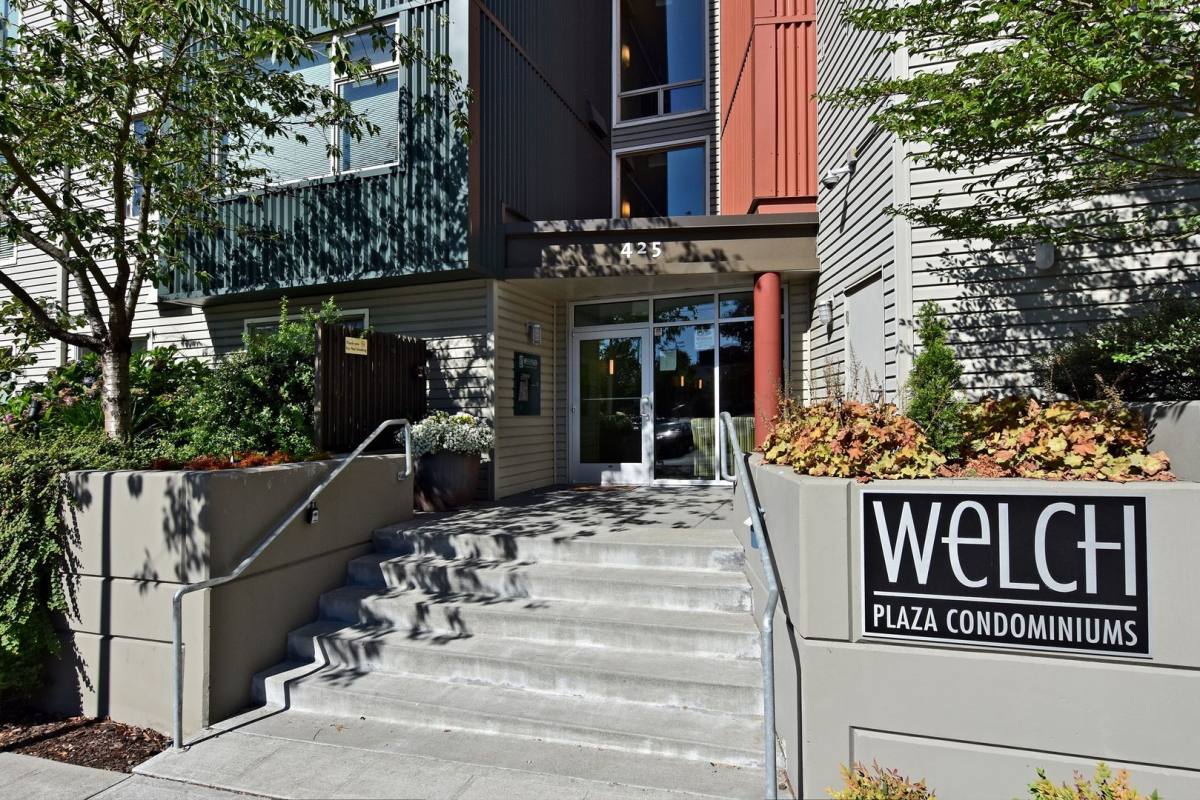 Apartment for rent at 425 23rd Ave S, Seattle, WA 98144