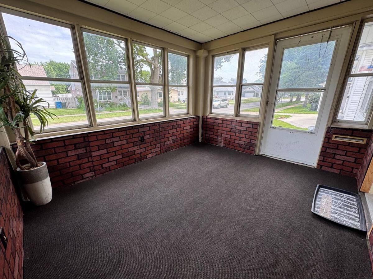 House for rent at 826 Williston Ave, Waterloo, IA 50702