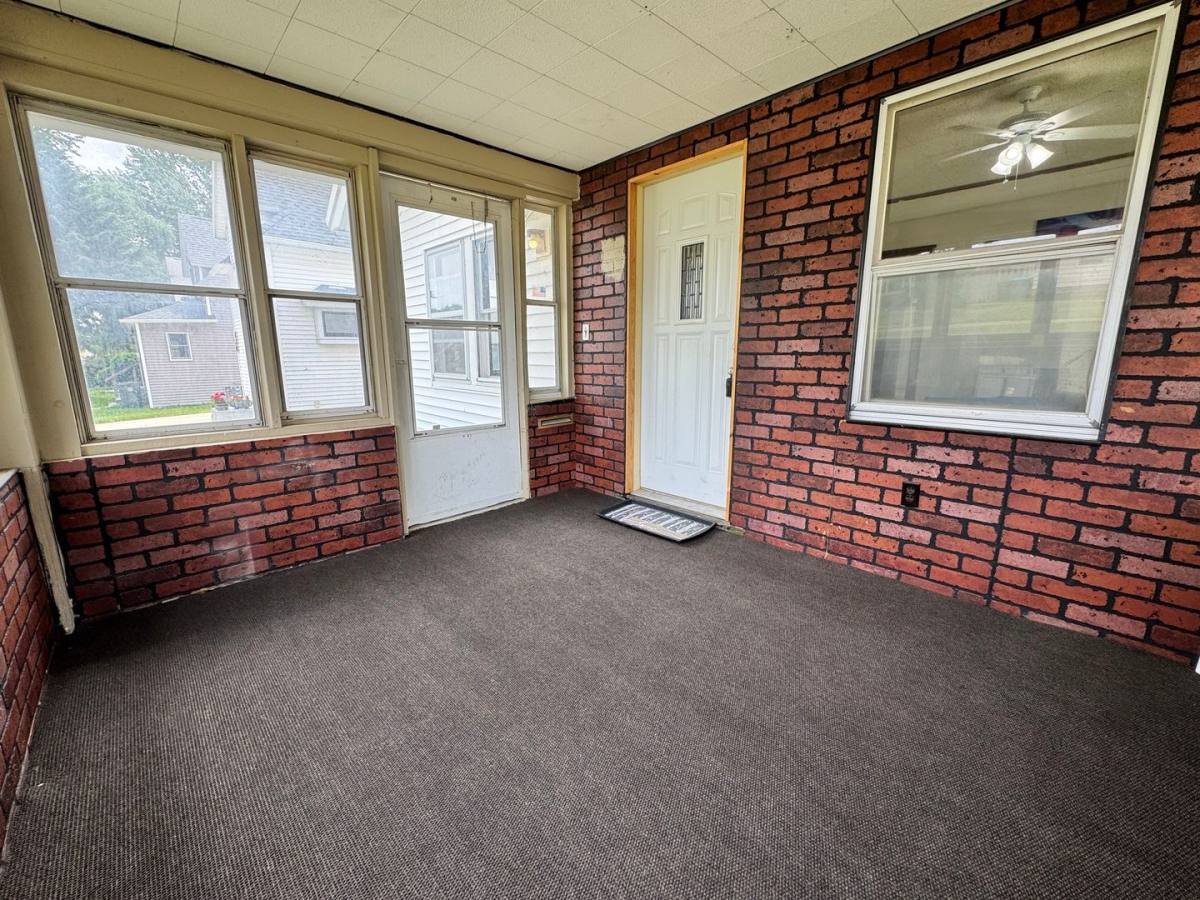 House for rent at 826 Williston Ave, Waterloo, IA 50702