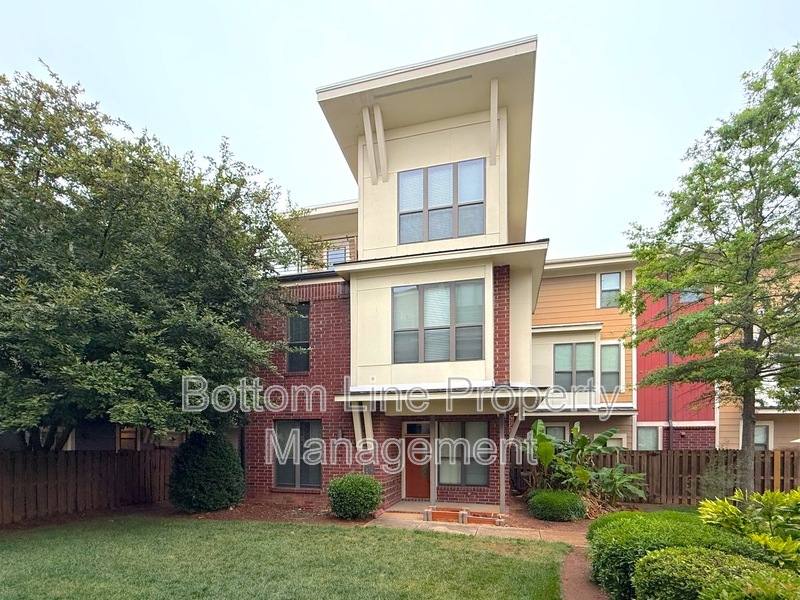 Townhouse for rent at 904 Warren Burgess Lane, Charlotte, NC 28205
